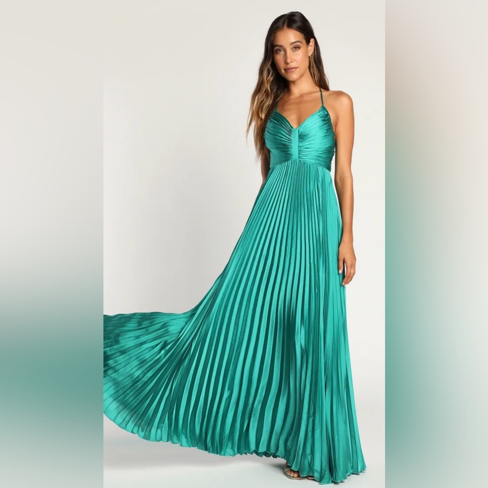 BRAND NEW WITH TAGS!! Green elegant maxi dress!